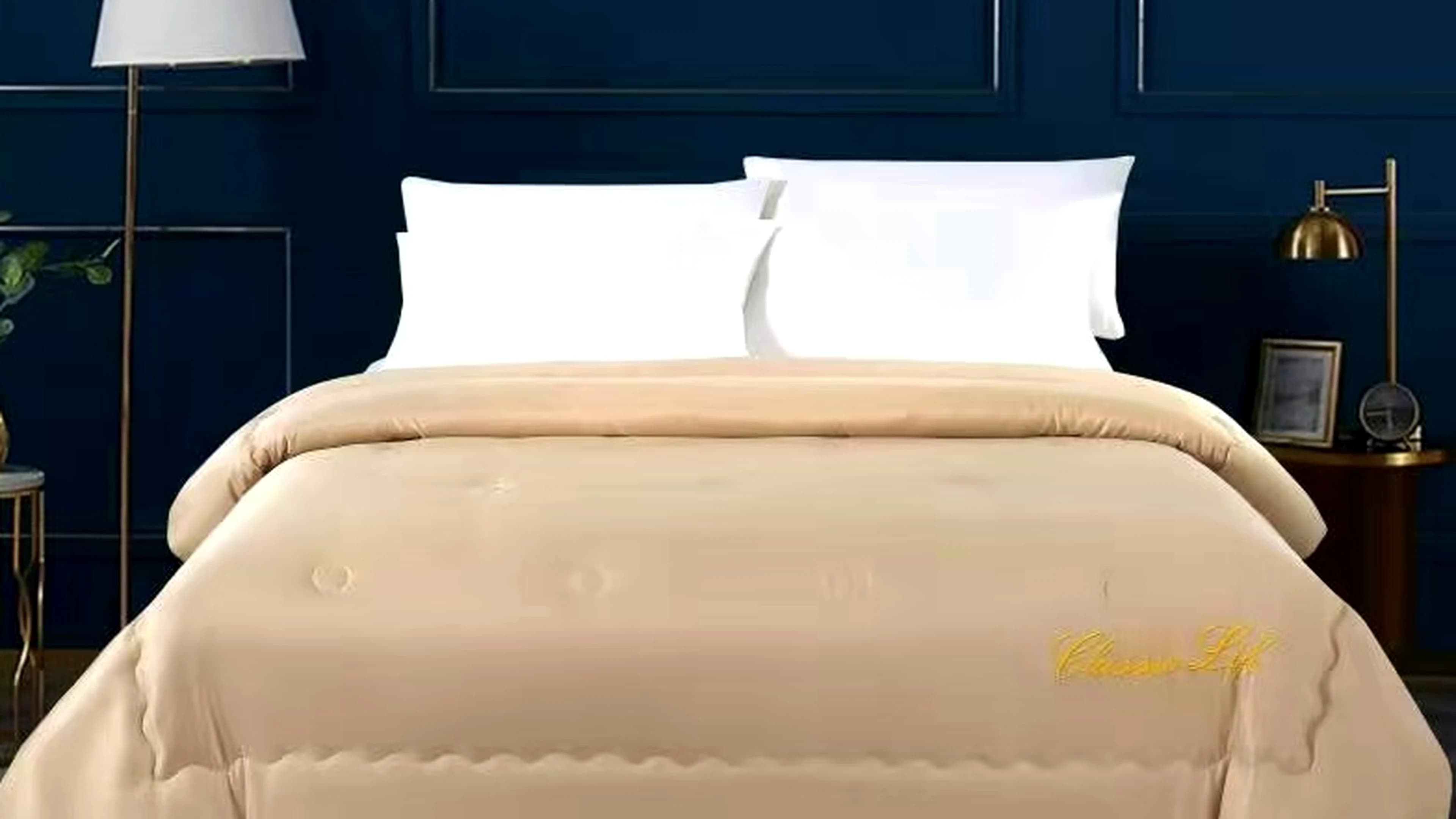 Beige comforter ready-stock presentation